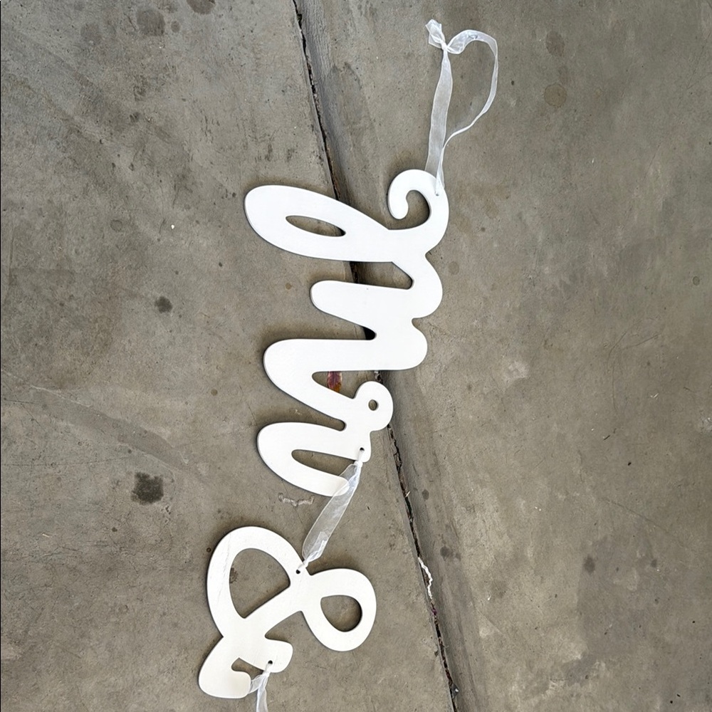 Wedding Elegant White 'Mr & Mrs' Wall Decor